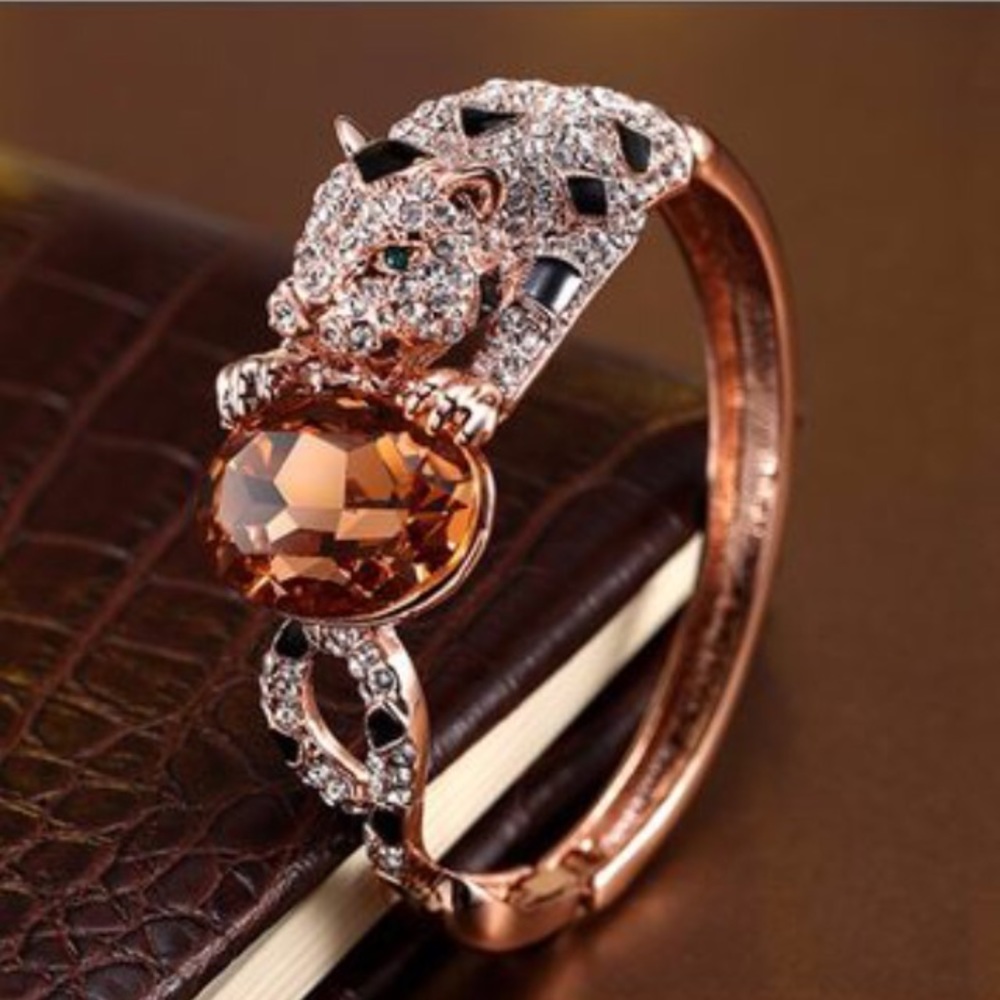 Clearance! Gorgeous leopard bangle